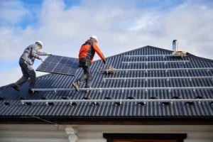 Photovoltaikanlagen Hamburg: Installation der Elektronik