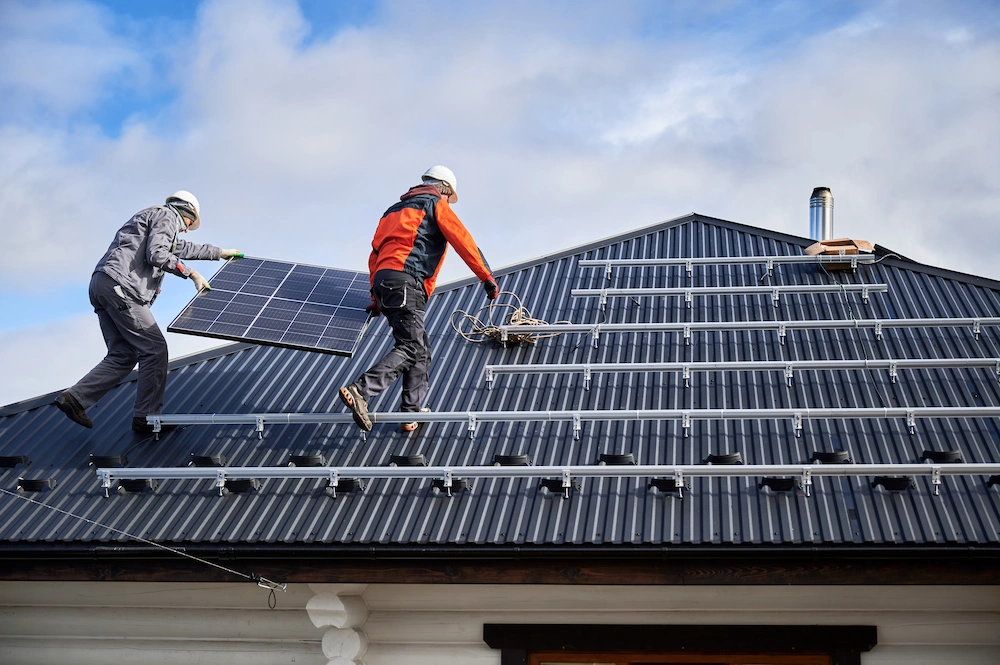 Photovoltaikanlagen Hamburg: Installation der Elektronik