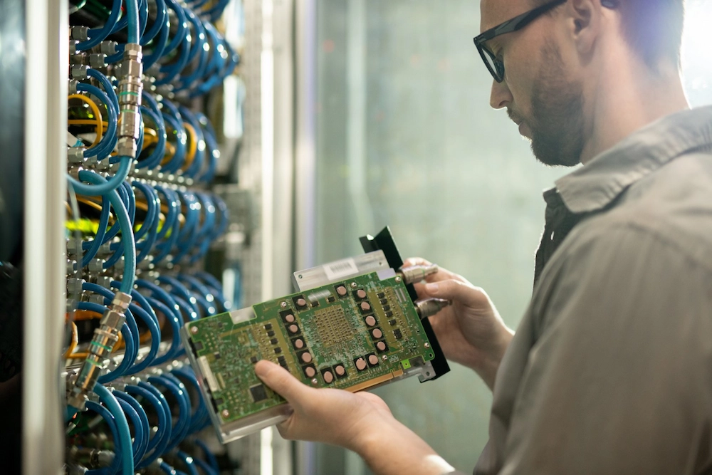 LENA Elektrik Hamburg | inspecting supercomputer motherboard 2023 11 27 04 51 40 utc Gross